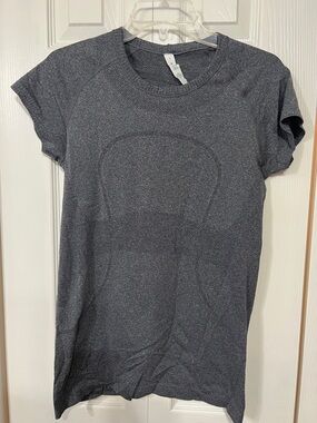 lululemon athletica Wm 8 Short Sleeve Crew Tee - Charcoal Running Performance